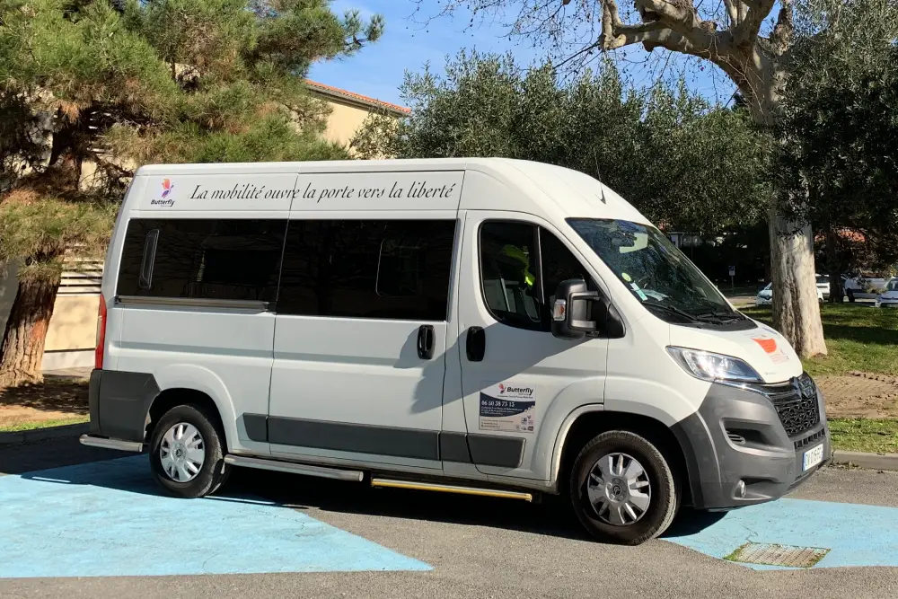 Minibus transports PMR Butterfly service, aide à domicile à Carcassonne et alentours