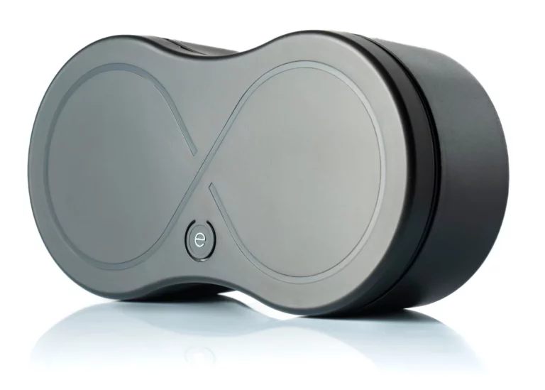 e-Box de Clinit - UV-C Desinfection, Découvrez e-Box par CLINIT, le boitier désinfectant 360°. Désinfecte les dentiers, lunettes et bien d'autres objets. Élimination de 99,9% des virus.